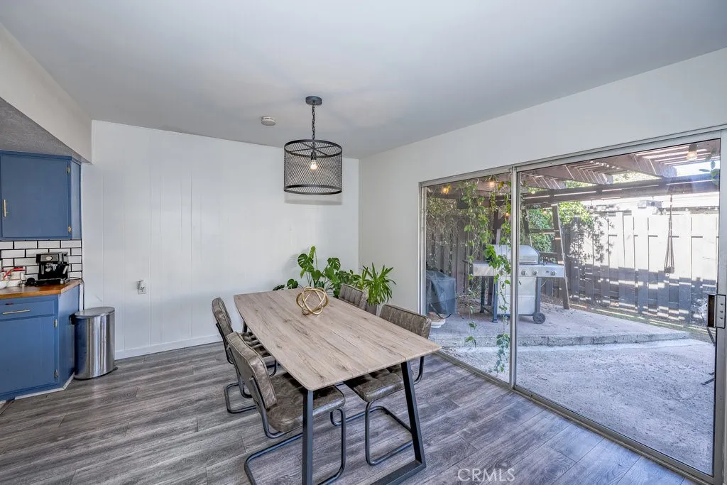 22725 Garzota Drive, Valencia, California 91354 home-pic-1